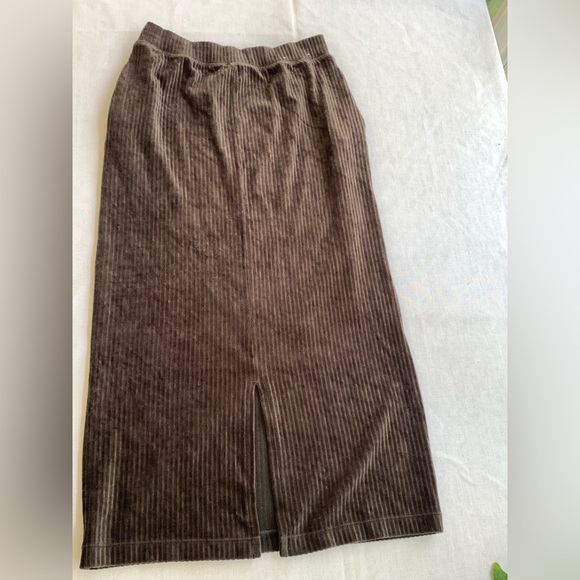 Uniqlo corduroy Skirt - Picture 4 of 6